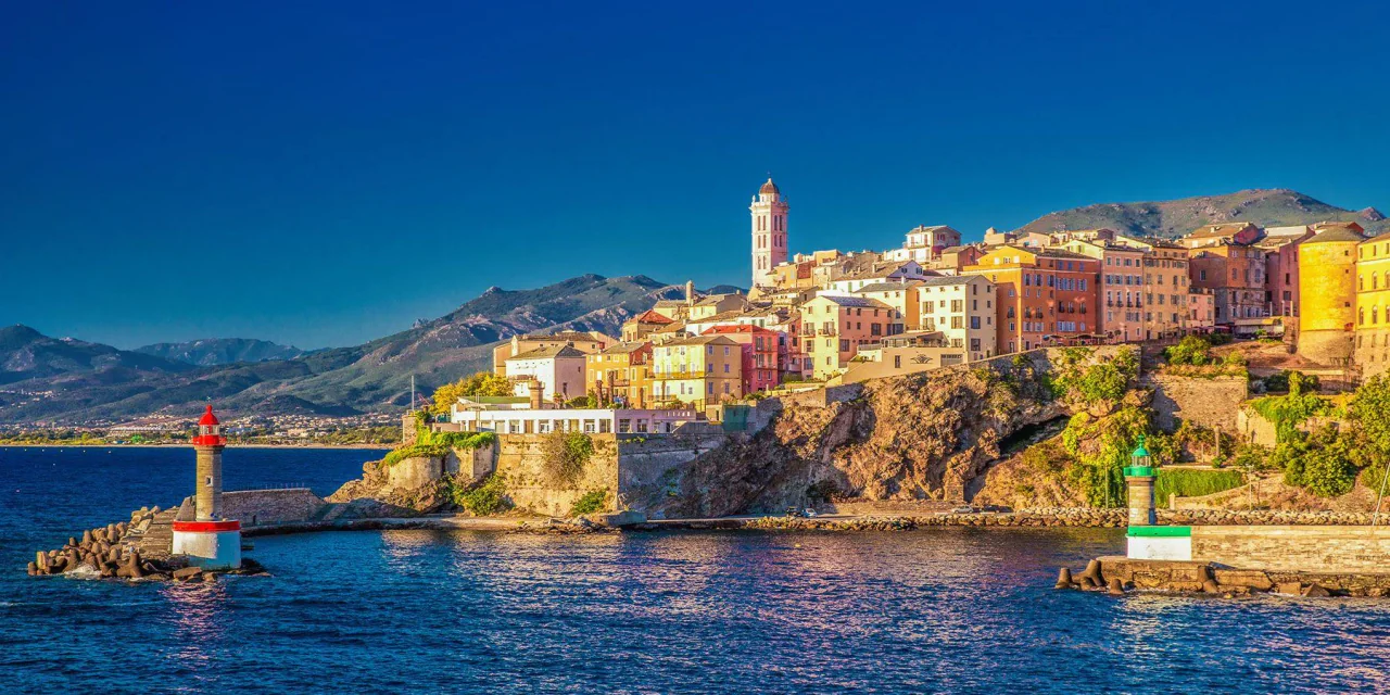 Port ferry de Bastia et front de mer corse
