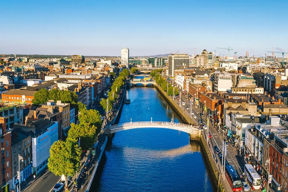 Front de mer et ville de Dublin en Irlande