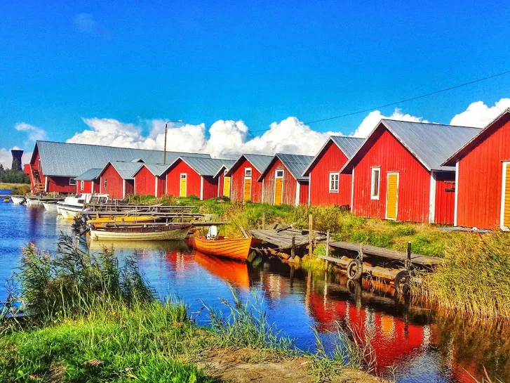 Îles de l'archipel de Kvarken et paysage peu profond de la mer Baltique entre la Finlande et la Suède