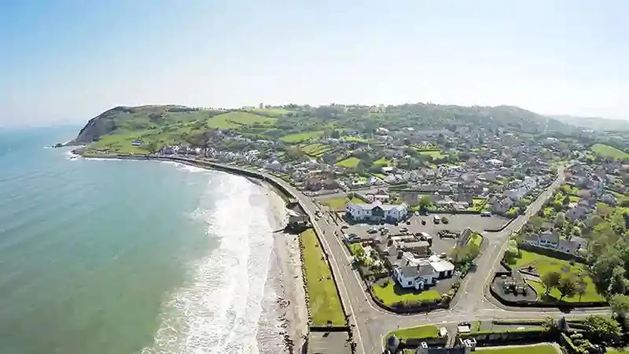 Port et côte de Larne en Irlande du Nord