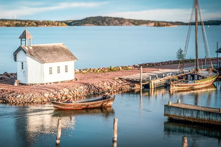 Front de mer, marina et ville colorée de Mariehamn dans les îles Åland