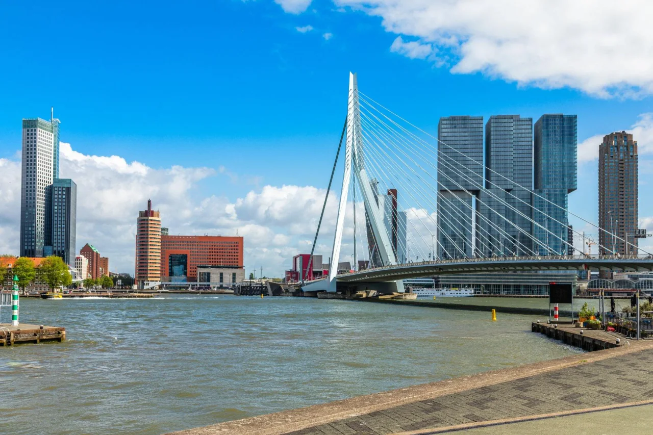 Skyline et port de Rotterdam aux Pays-Bas