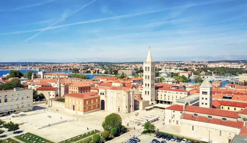 Front de mer de Zadar en Croatie