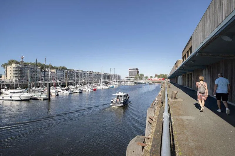 Plage, marina, port et attractions de la côte belge de Zeebrugge