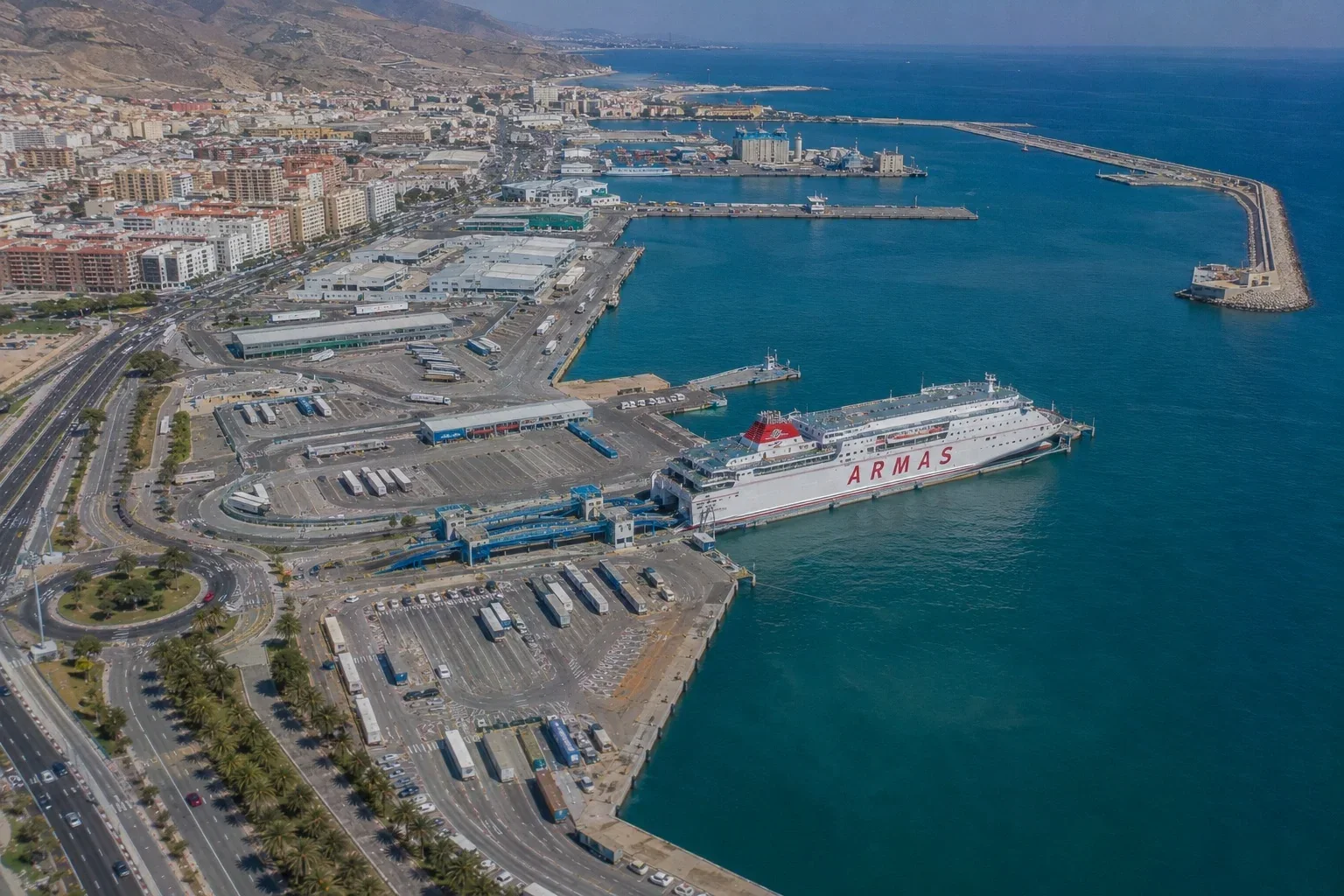 Terminal de ferry pour passagers et port d'Almería
