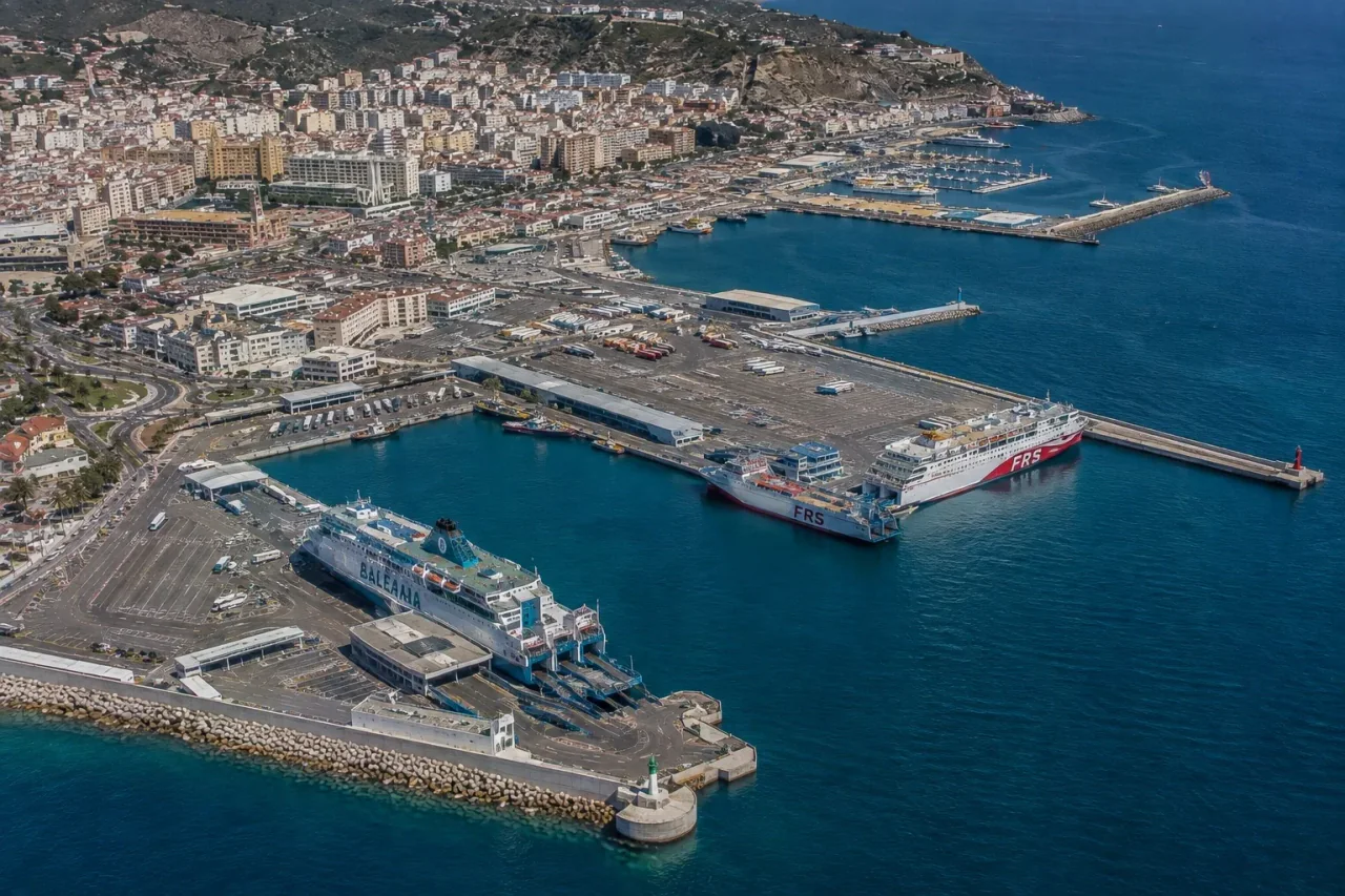 Port de ferry de Ceuta sur la côte nord-africaine de l'Espagne