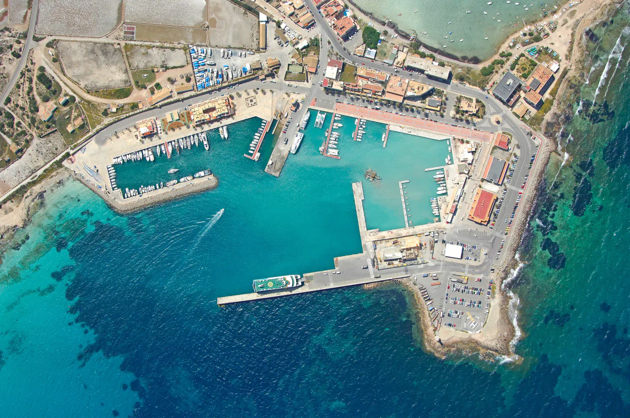 La Savina et le littoral de Formentera