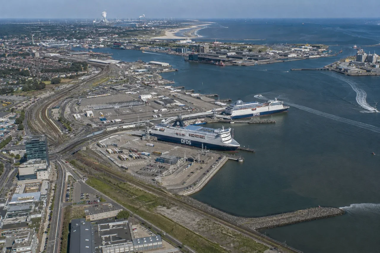 Port de ferry et zone du terminal de ferry d'IJmuiden