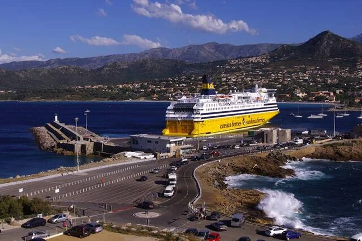 Port ferry de l'Île-Rousse