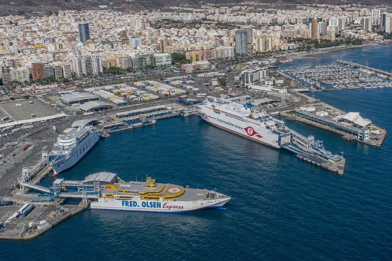 Amarrages des ferries pour passagers au port de Las Palmas, Gran Canaria