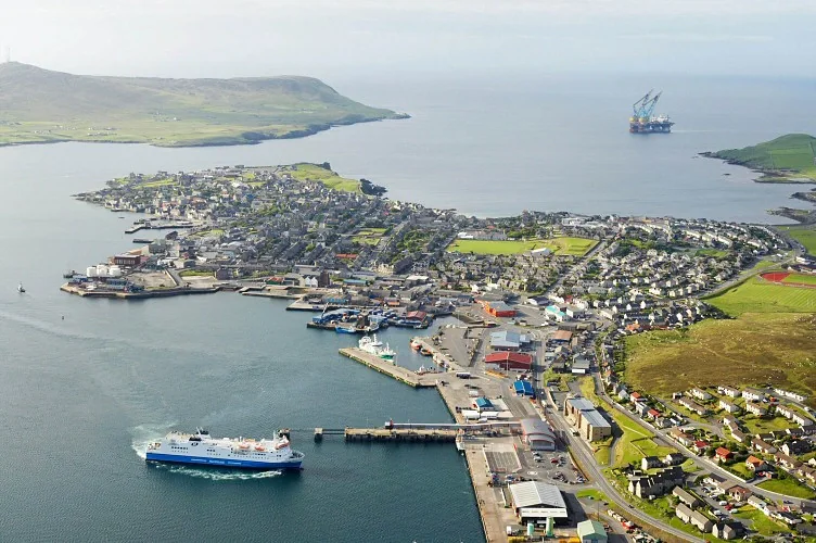 Port de Lerwick et terminal de ferry dans les Shetland
