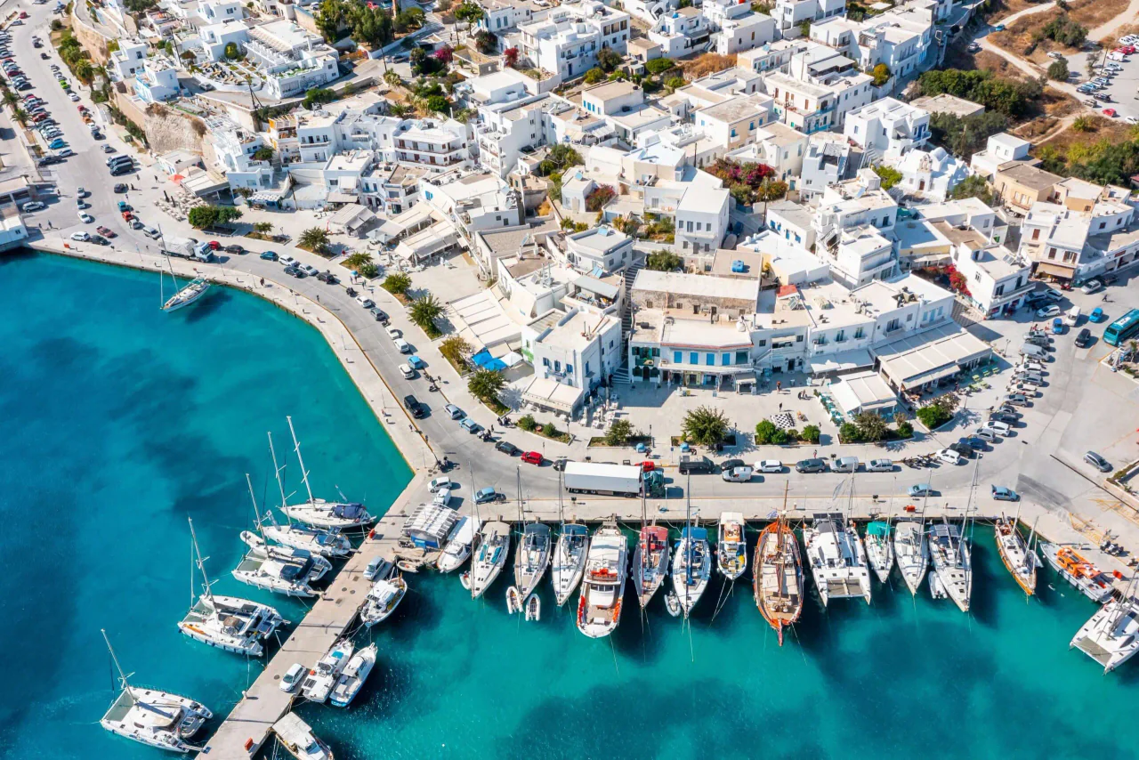Port de ferry de Milos