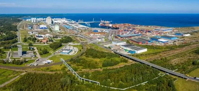 Vue aérienne du port de Muuga près de Tallinn