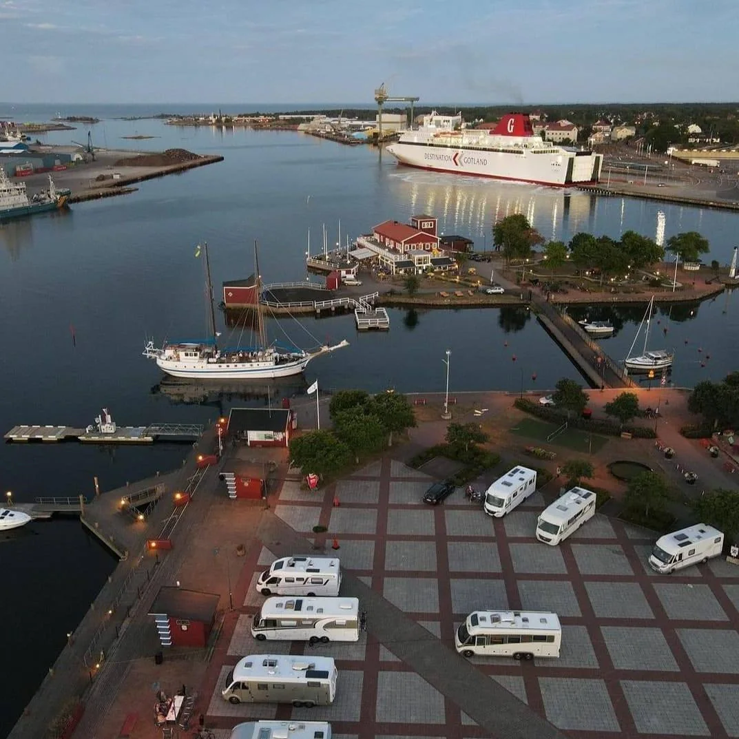 Port et terminal de ferry d'Oskarshamn en Suède
