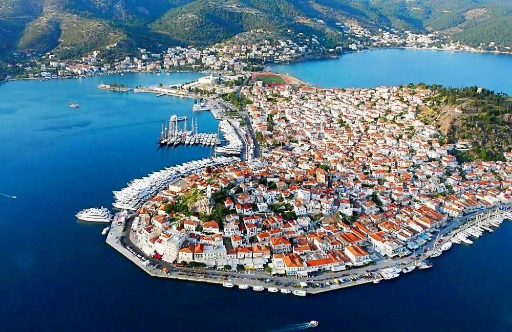 Port de ferry de Poros