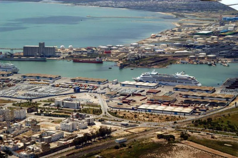 Port ferry de Tunis et front de mer en Tunisie
