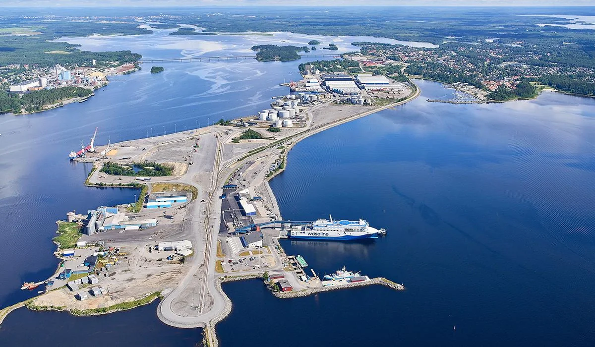 Zone du port de ferry d'Umeå en Suède