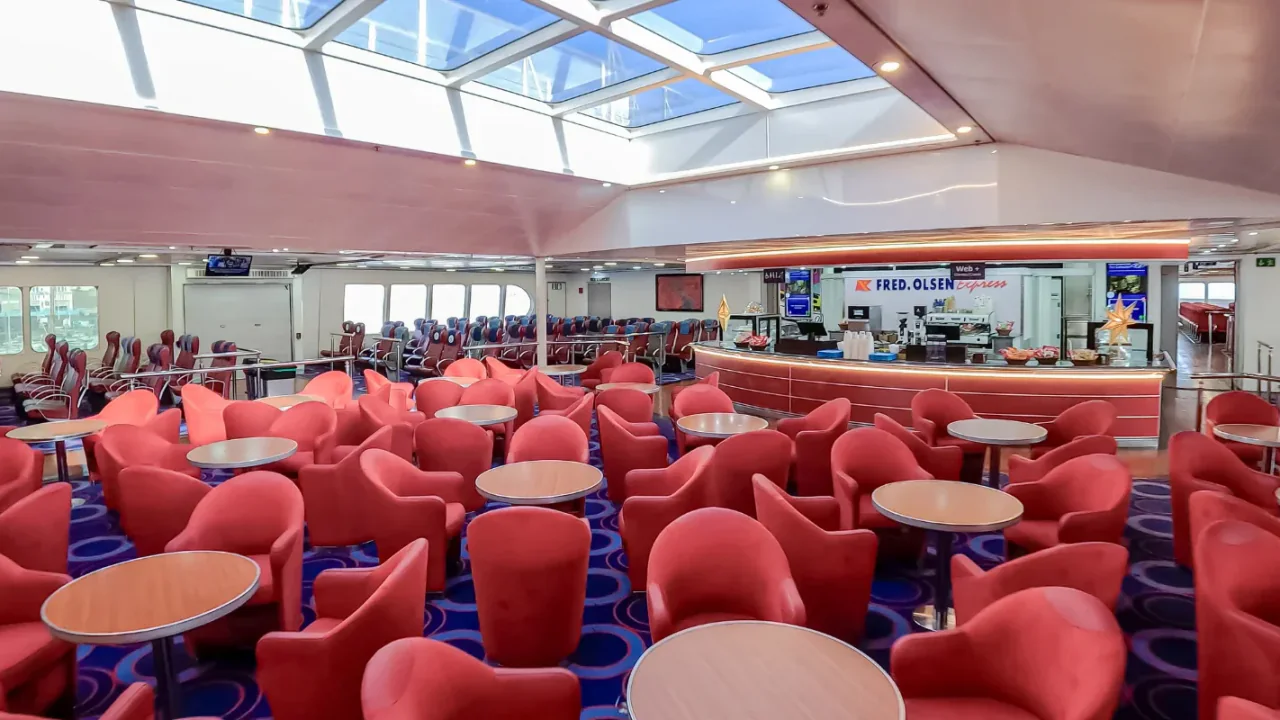 Cafétéria à bord du Fred. Ferry Olsen Express Barlovento Express