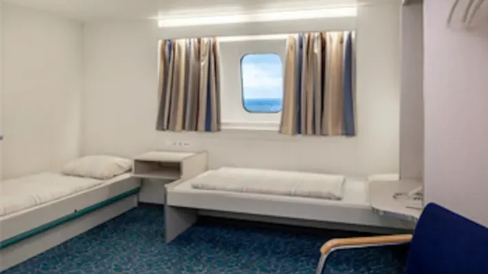 Cabine accessible aux personnes en fauteuil roulant à bord d'un ferry TT-Line