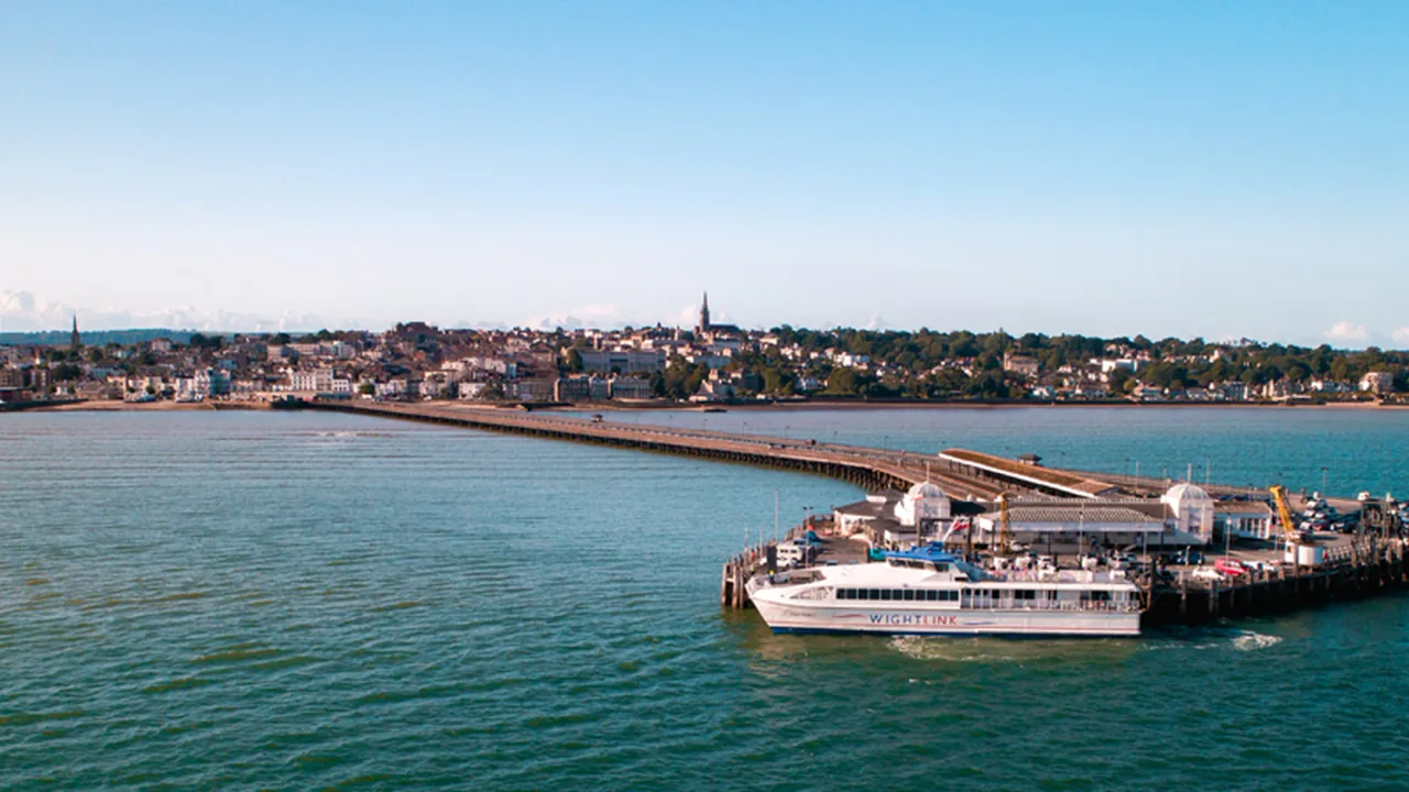 Wightlink FastCat à Ryde Pier Head sur l'île de Wight