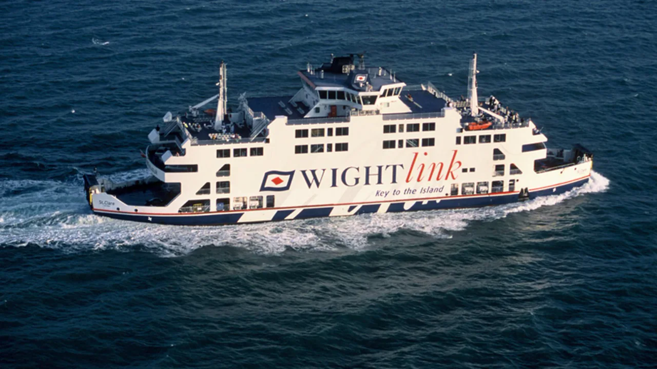 Ferry St Clare Wightlink à la mer