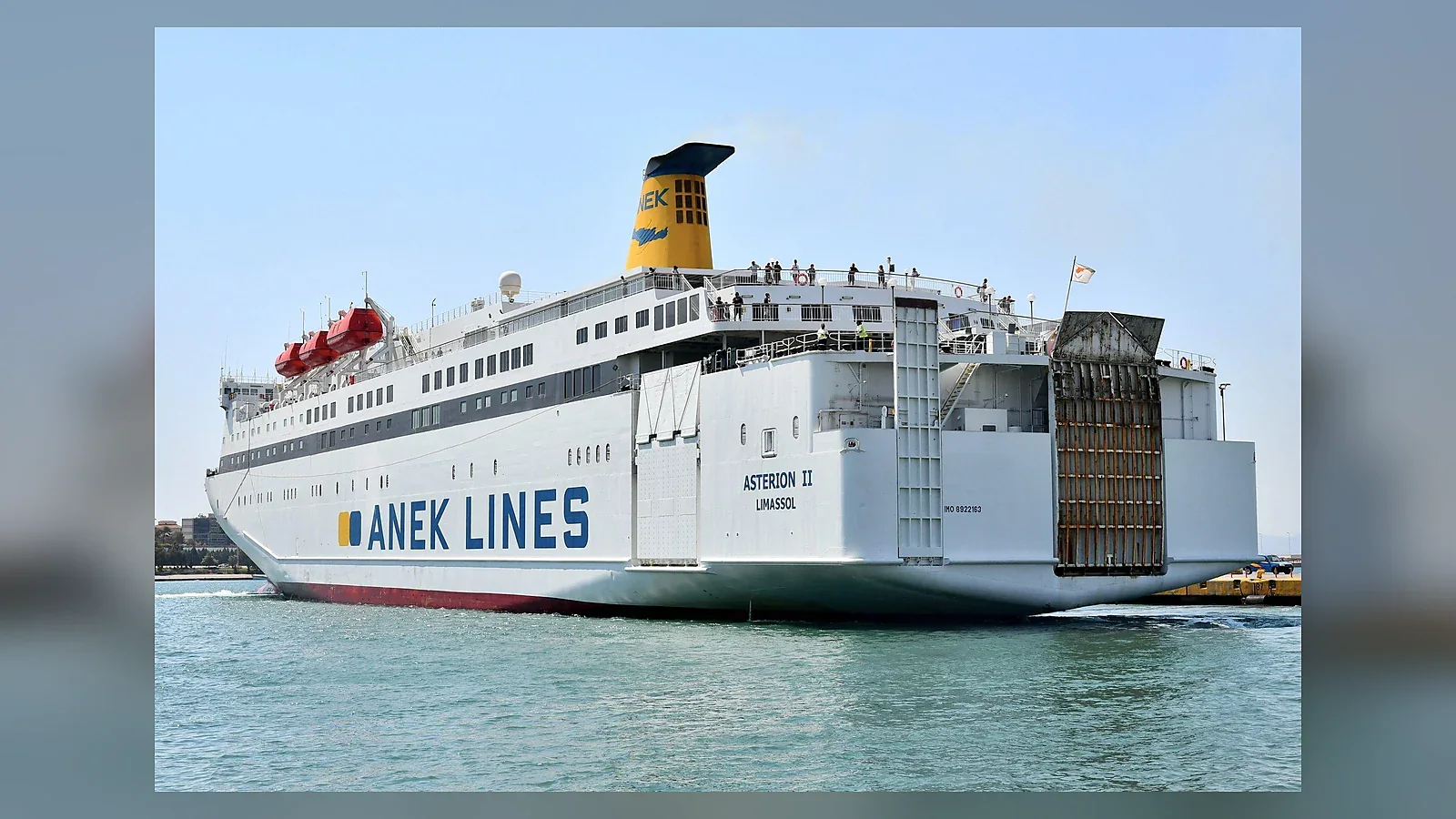Ferry pour passagers et voitures ANEK Lines