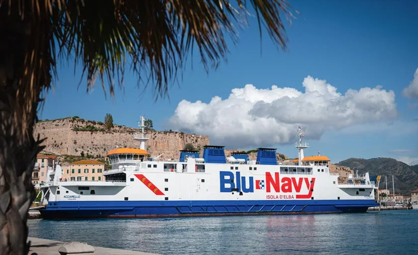 Ferry Blu Navy à Portoferraio, Île d'Elbe