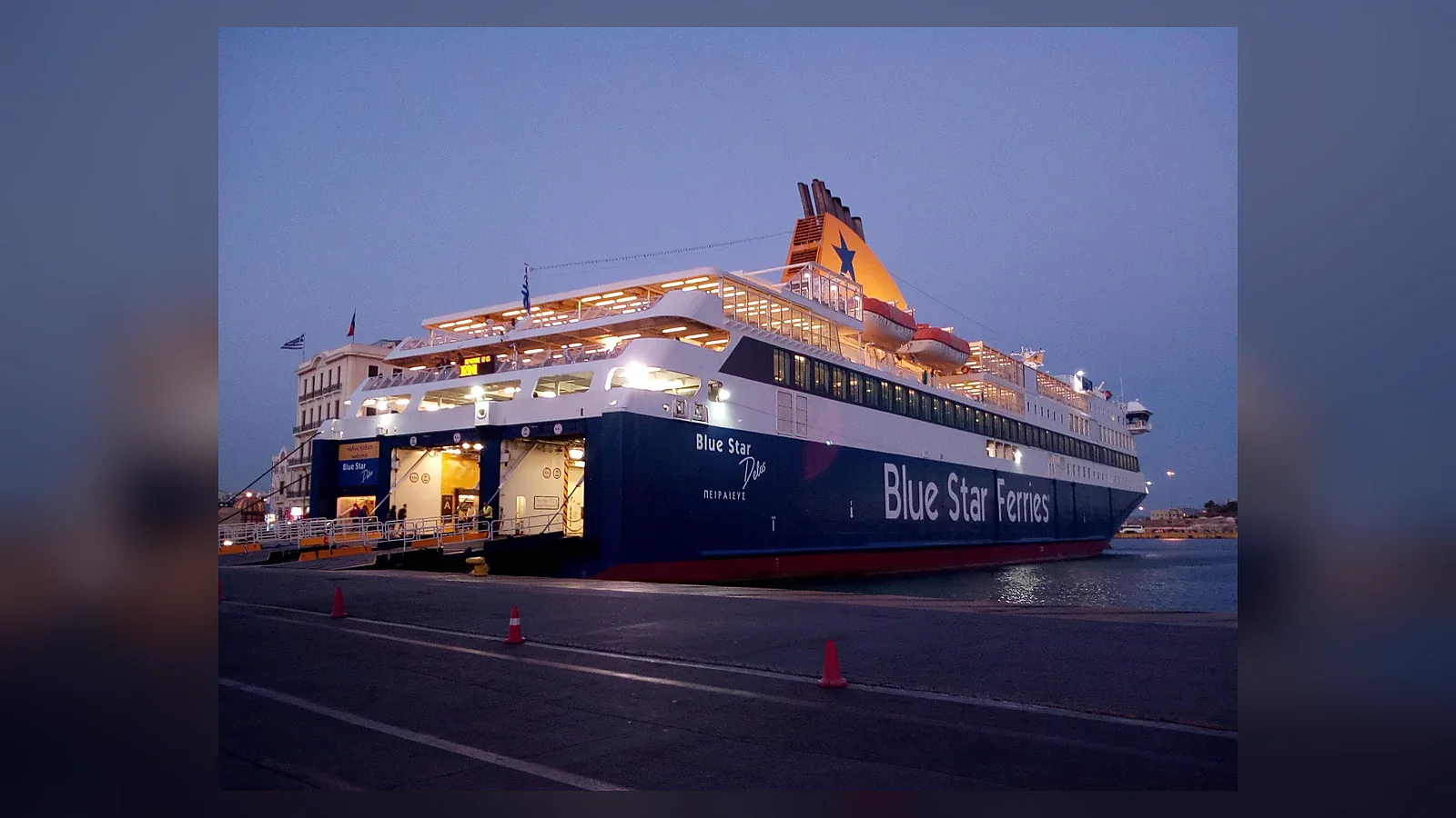 Navire Blue Star Ferries en mer