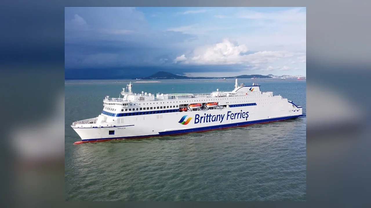 Navire de Brittany Ferries en mer
