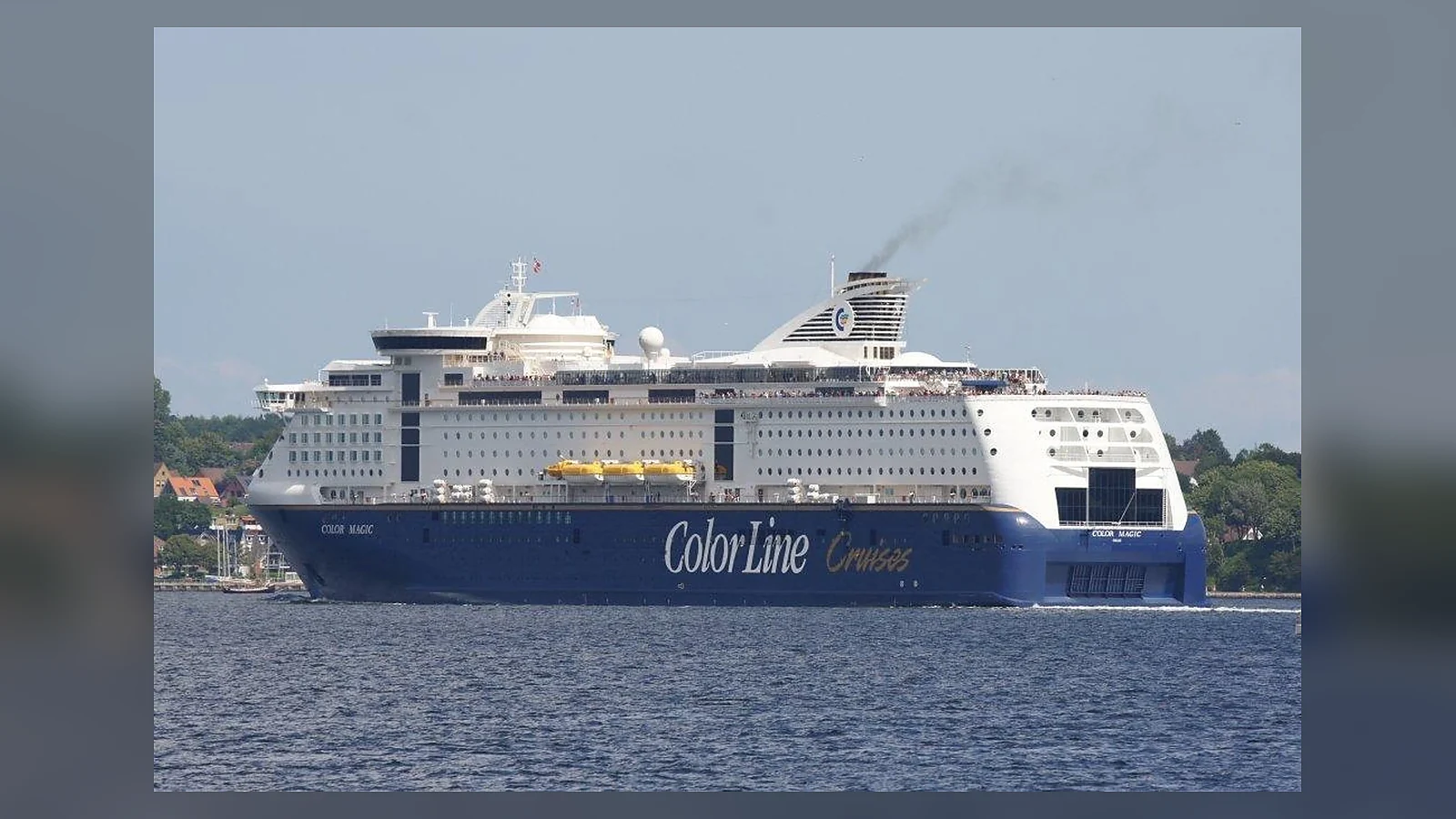Ferry pour passagers et voitures Color Line
