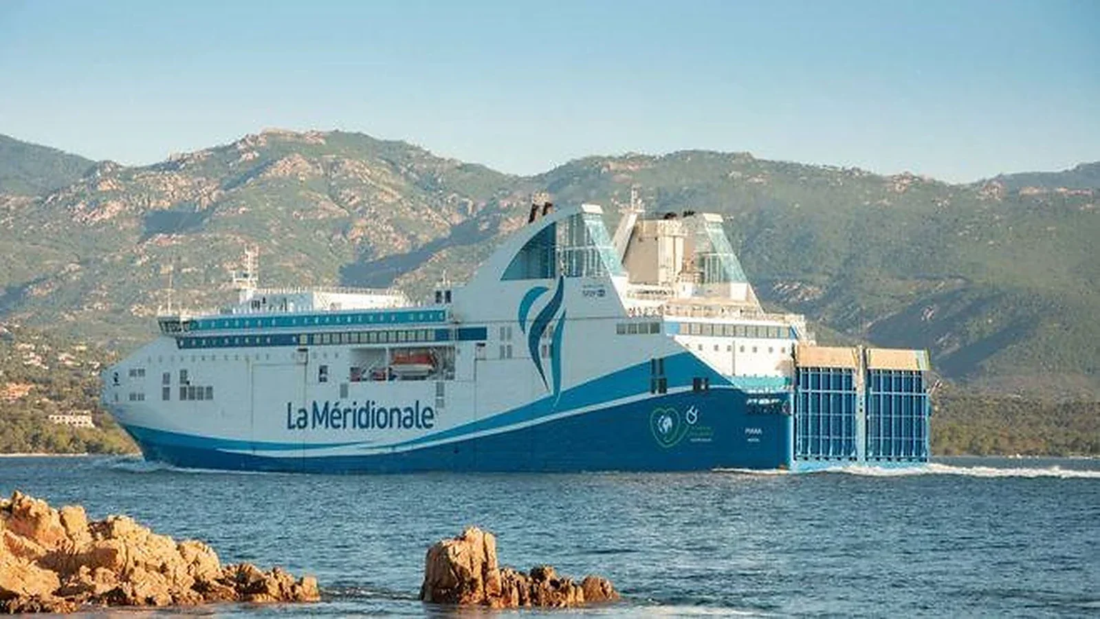 Ferry pour passagers et voitures de La Méridionale
