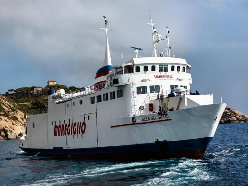Ferry pour passagers et véhicules Maregiglio