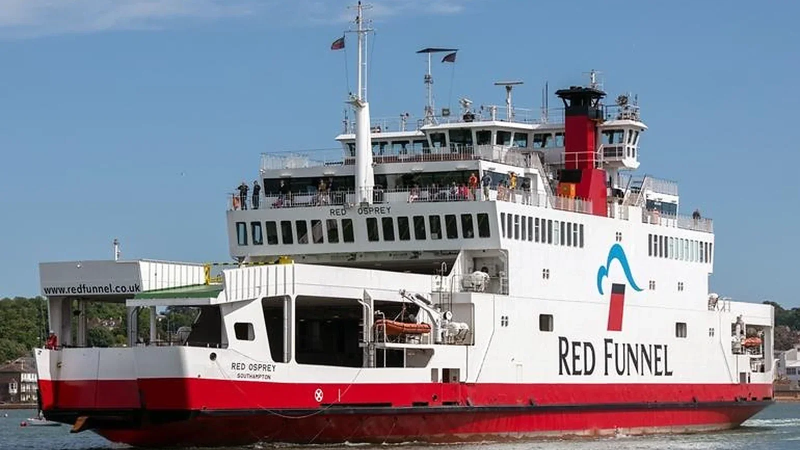 Ferry Red Funnel desservant le terminal 1 de Southampton
