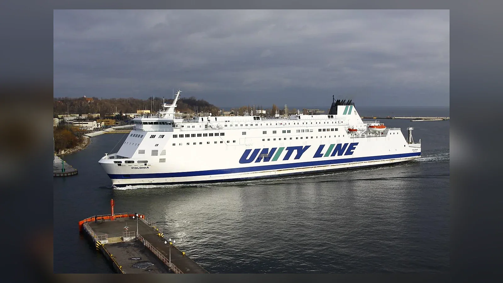 Ferry pour passagers et voitures Unity Line