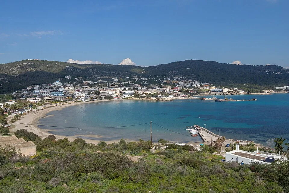 Agia Marina, côte d'Égine et zone portuaire