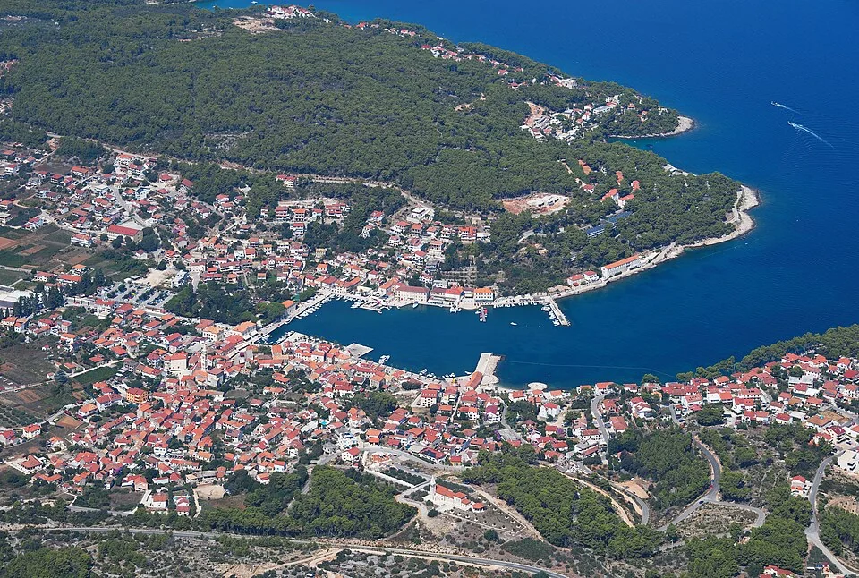 Côte de Jelsa et zone portuaire
